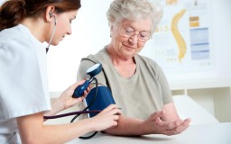 2023年患高血压保险怎么买合适？哪个保险产品核保宽松一点？